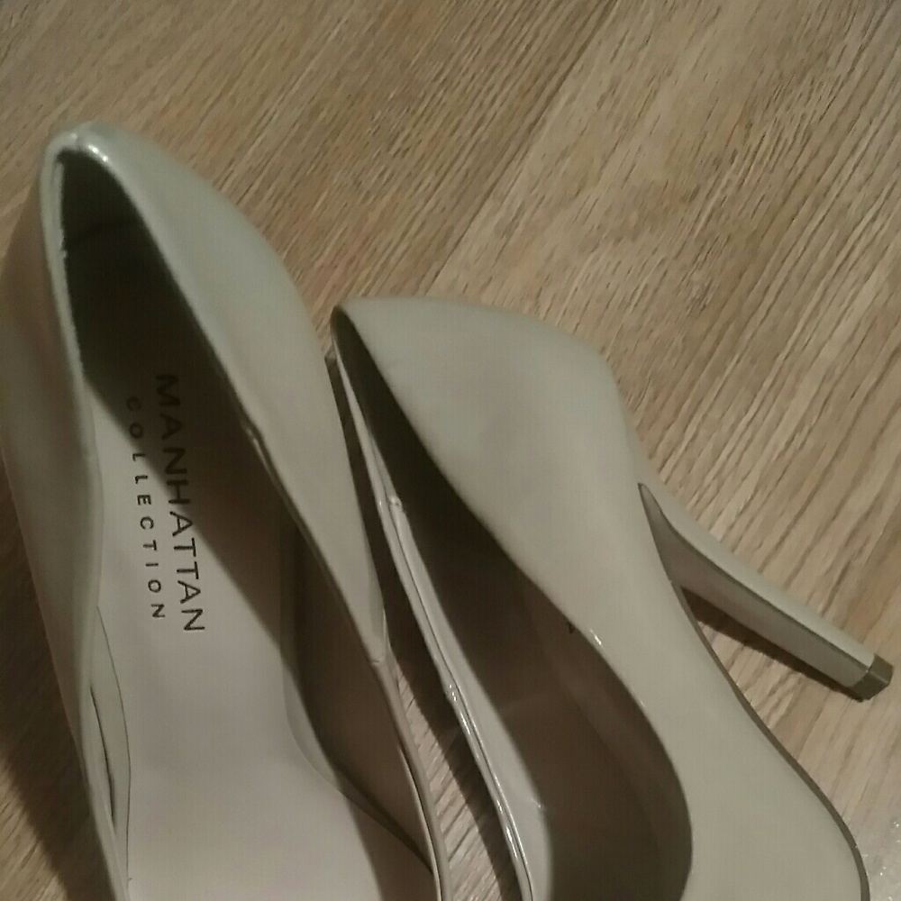 Heels - Picture 3 of 3